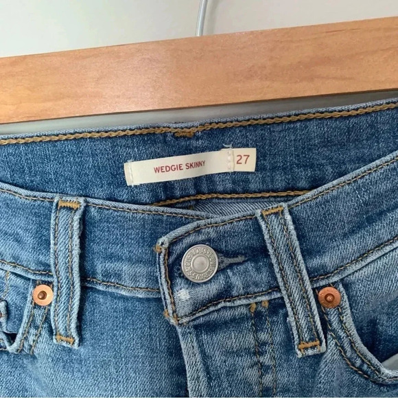 Levi’s Wedgie Skinny Light Distressed Button Fly Jean Size 27 - Picture 3 of 9
